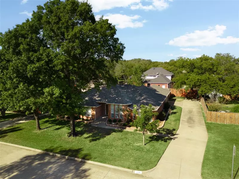 1324 Holly Hill Drive, Grand Prairie, TX 75052