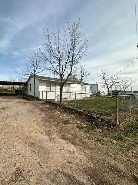 233 T And P Lane, Abilene, TX 79602