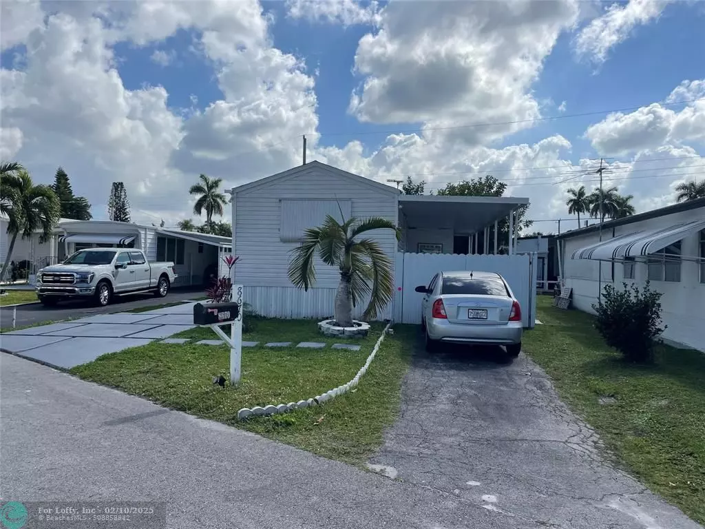 Davie, FL 33324,8670 SW 18th Ct