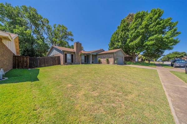 3828 Aspenwood Drive,  Bedford,  TX 76021