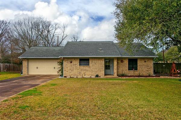 3831 Ravenwood Drive, Bryan, TX 77802