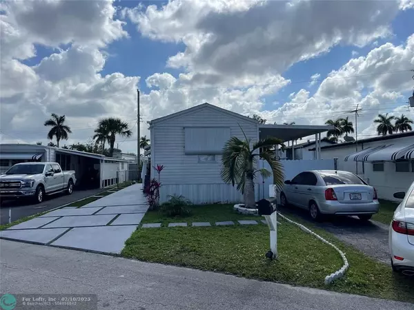 Davie, FL 33324,8670 SW 18th Ct