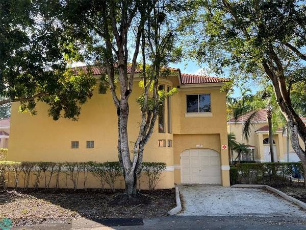 11285 LAKEVIEW  #35, Coral Springs, FL 33071