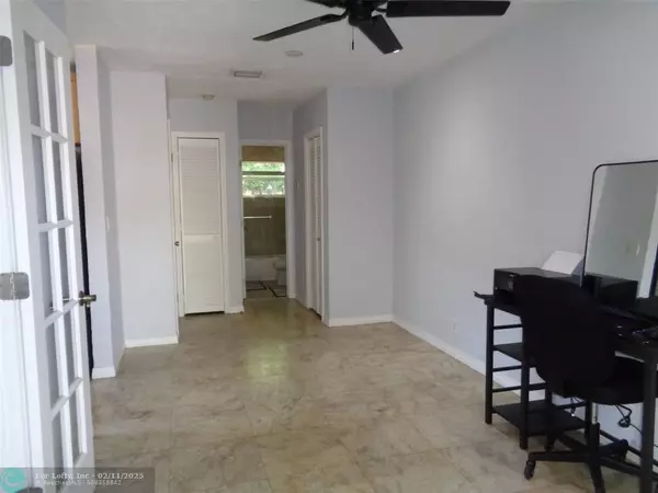 Fort Lauderdale, FL 33304,728 NE 13th Ct  #14