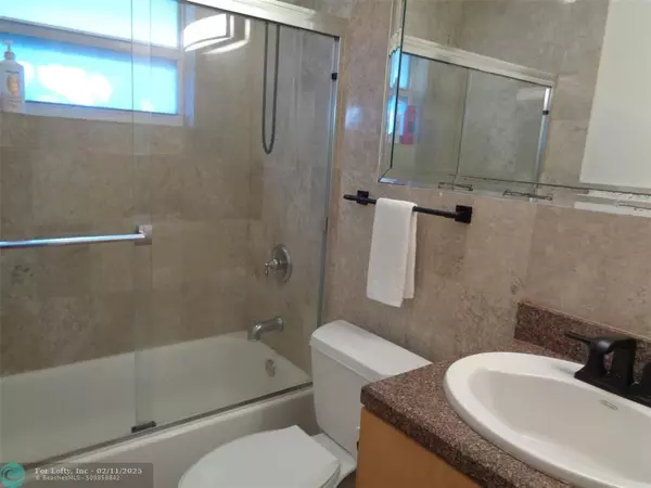 Fort Lauderdale, FL 33304,728 NE 13th Ct  #13