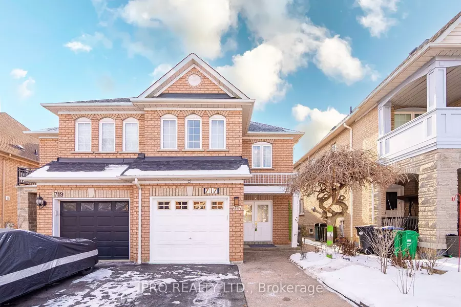 717 Dolly Bird LN, Mississauga, ON L5W 1C7