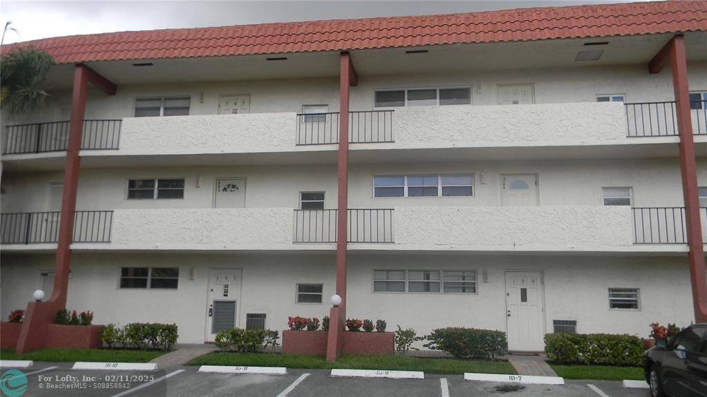 Pembroke Pines, FL 33025,9511 N Hollybrook Lake Dr  #104