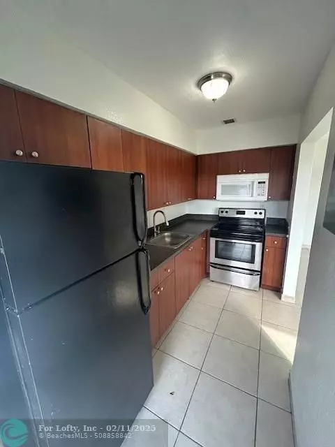 Miramar, FL 33023,7421 Venetian St  #11