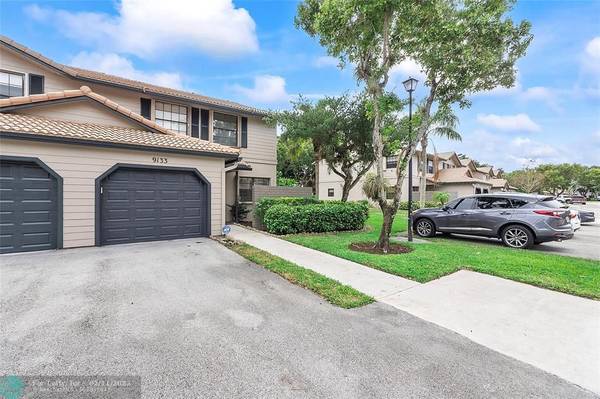 Plantation, FL 33324,9133 Vineyard Lake Dr  #9133