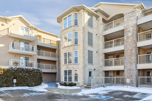 Oakville, ON L6M 4N5,1460 Bishops Gate #202