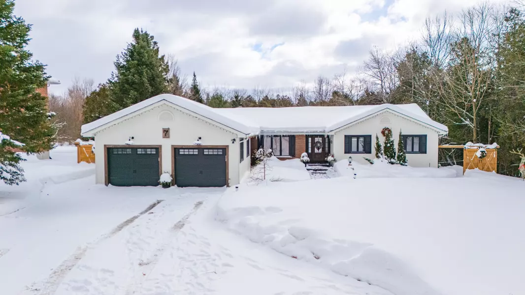 7 Jodies LN, Springwater, ON L0L 1X1