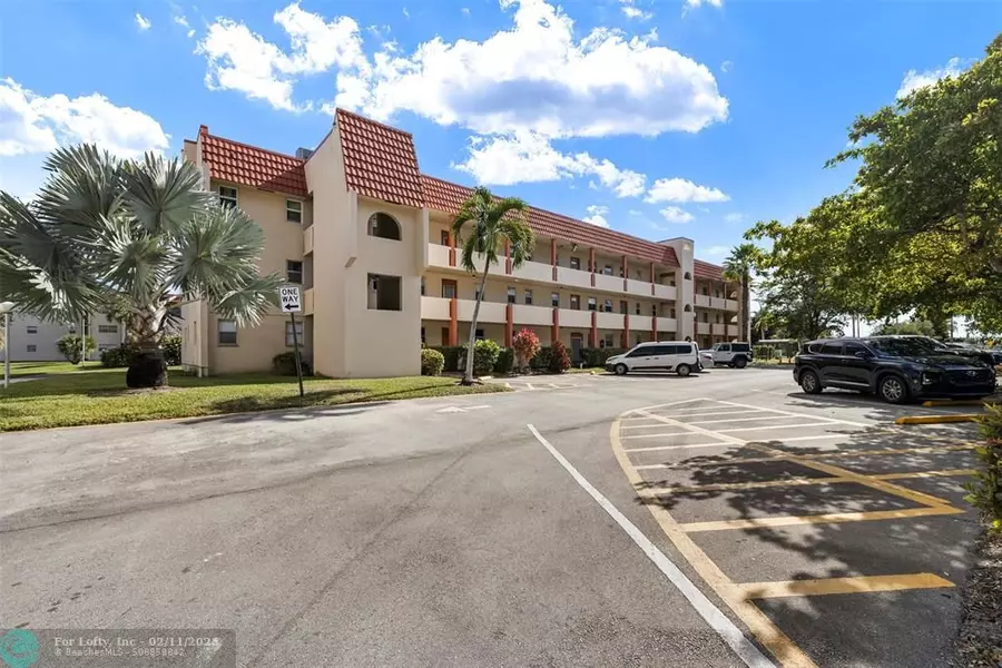 2600 W Sunrise Lakes Dr  #201, Sunrise, FL 33322