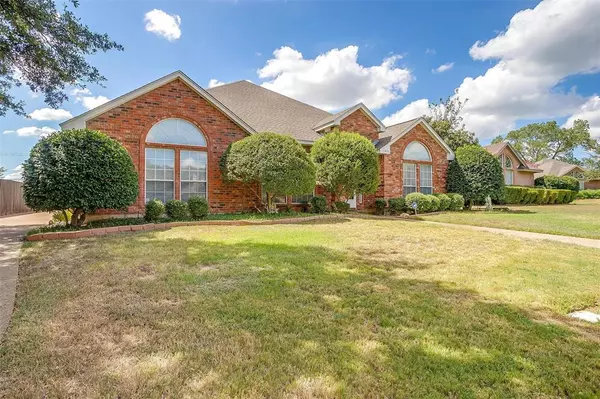 7605 Meadowside Road, Fort Worth, TX 76132