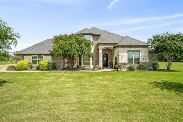 1801 Yucatan Drive, Granbury, TX 76048