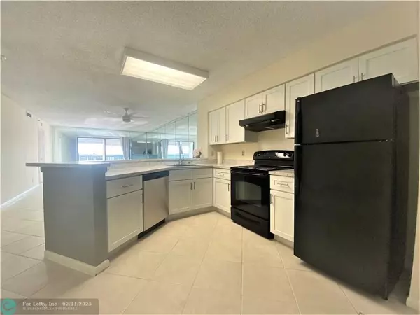 Pompano Beach, FL 33069,2221 Cypress Island Dr  #807