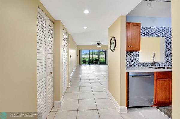 Delray Beach, FL 33445,2900 SW 22nd Cir  #221E