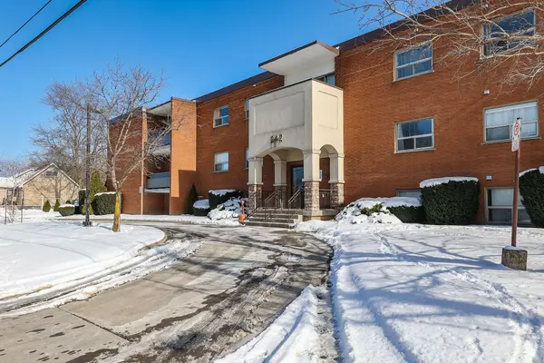 242 Oakdale AVE #202, St. Catharines, ON L2P 3K5