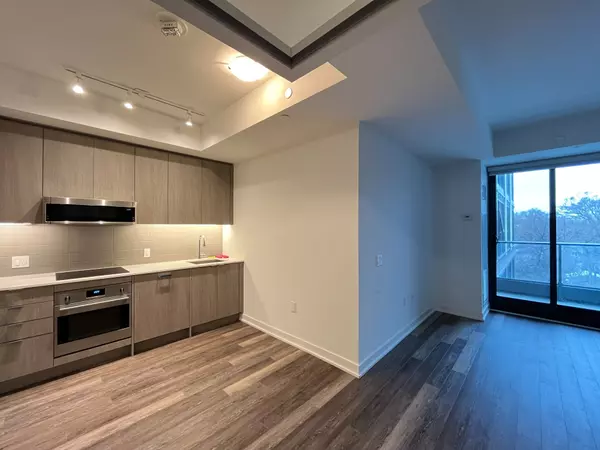 250 Lawrence AVE W #601, Toronto C04, ON M5M 1B2