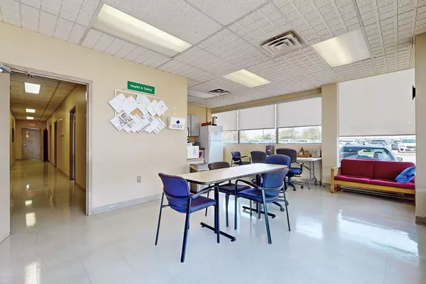 Markham, ON L3R 2W1,7481 Woodbine AVE #3A