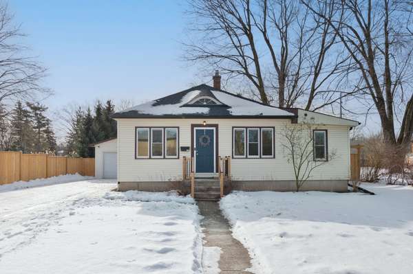 228 Sydenham ST, Strathroy-caradoc, ON N7G 1V3