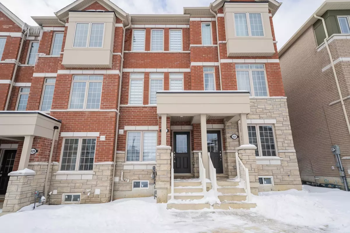 Pickering, ON L1X 0P4,927 Crowsnest HOLW