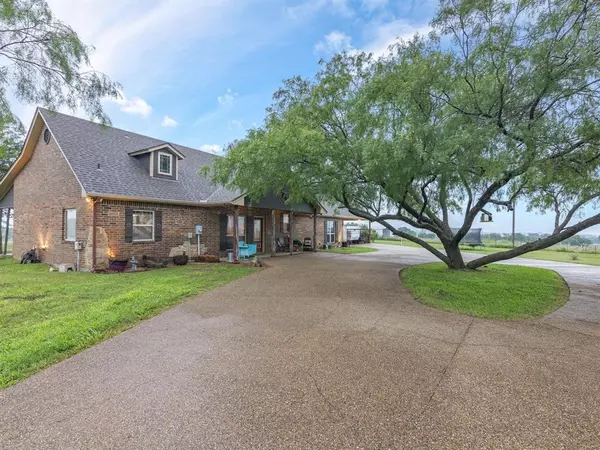 445 Trojacek Road, Ennis, TX 75119