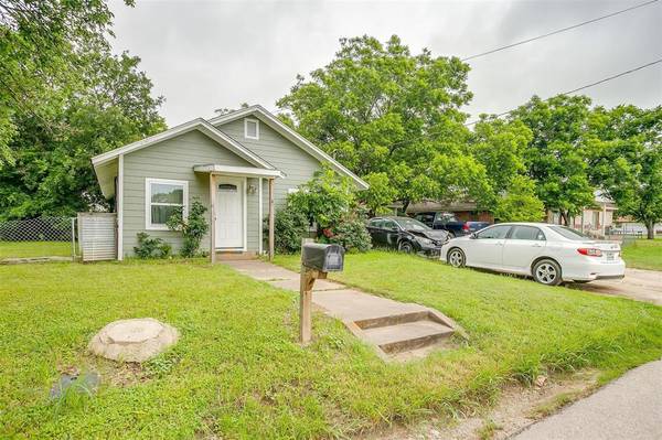 1109 Chase Avenue, Cleburne, TX 76031