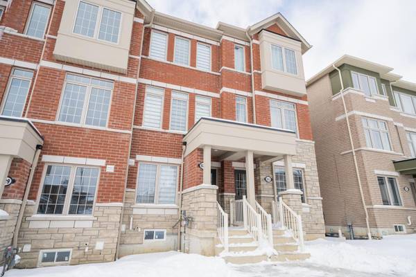 Pickering, ON L1X 0P4,927 Crowsnest HOLW