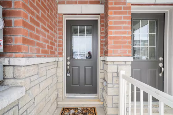 Pickering, ON L1X 0P4,927 Crowsnest HOLW