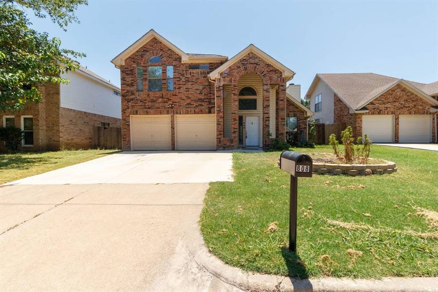 808 Ashmount Lane, Arlington, TX 76017