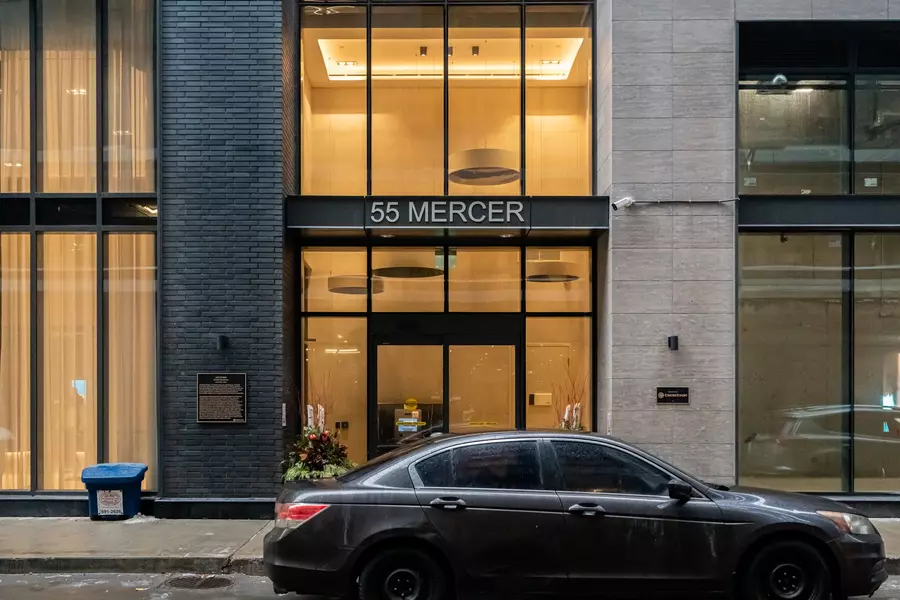 55 Mercer ST #2112, Toronto C01, ON M5V 3W2