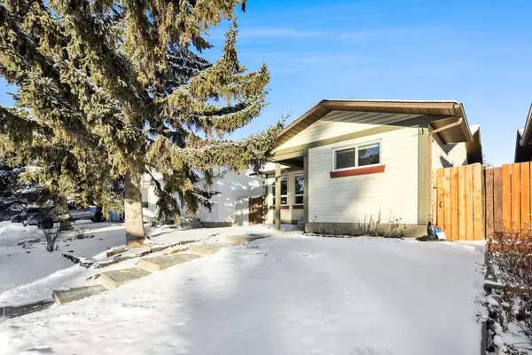 83 Cedardale HL SW, Calgary, AB T2W 5A6