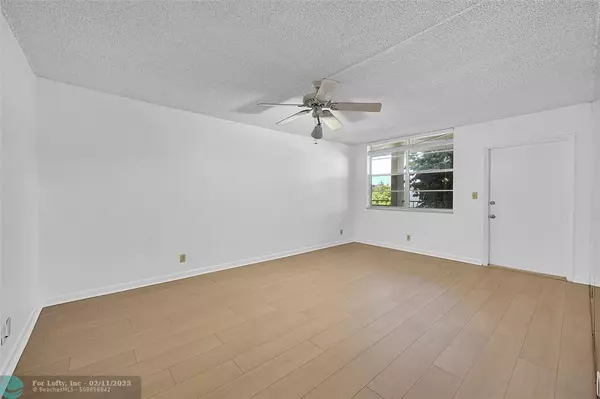 Pompano Beach, FL 33062,2400 NE 10th St  #208