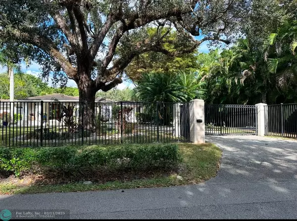 6505 SW 92nd St, Pinecrest, FL 33156