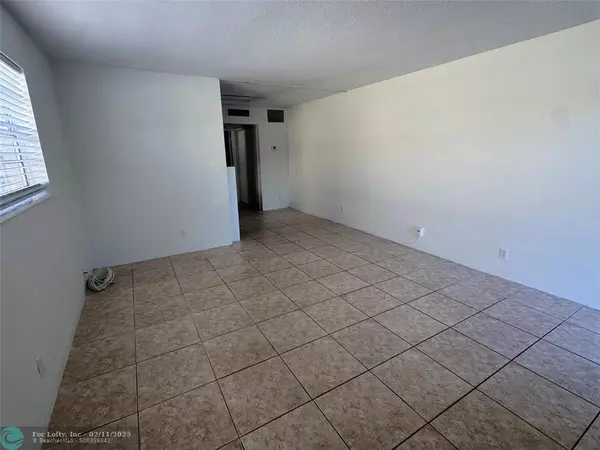 Hollywood, FL 33020,1555 Tyler St  #6