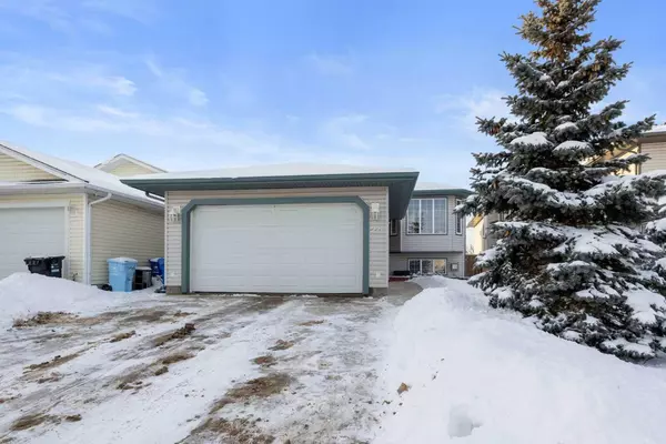 221 Crown Creek LN, Fort Mcmurray, AB T9K 2T9