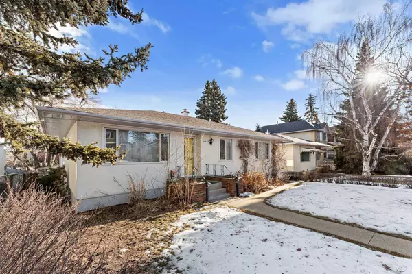 Calgary, AB T2T 4A6,3808 15 ST SW