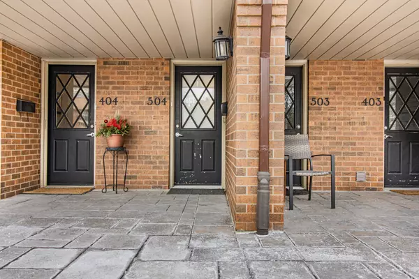 1000 Cedarglen Gate #504, Mississauga, ON L5C 3Z5