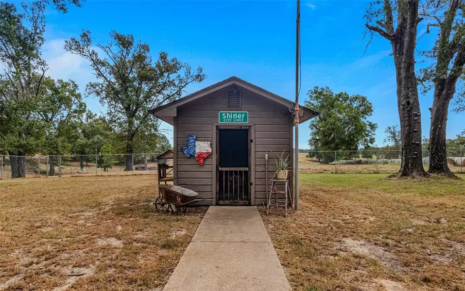 513 Cross Roads Highway, Malakoff, TX 75148