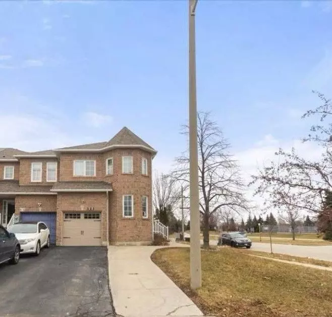 Mississauga, ON L5R 3P2,818 Ashprior AVE #Upper