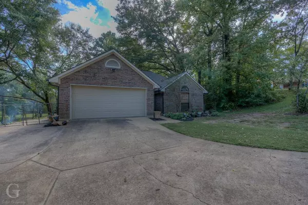 Haughton, LA 71037,8212 Heatherbrook Circle