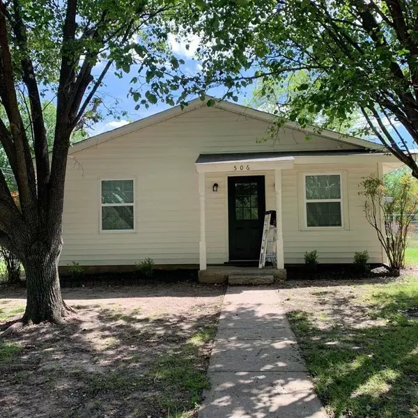 506 E 15th Street, Bonham, TX 75418