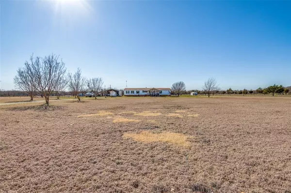 9876 NW County Road 2221, Barry, TX 75102