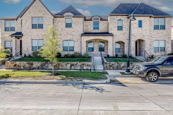 6592 Iron Horse Boulevard, North Richland Hills, TX 76180