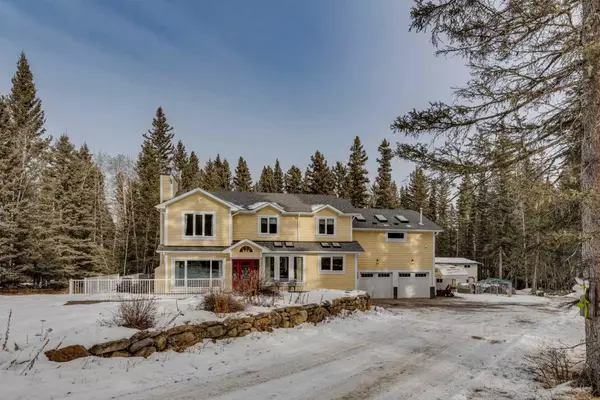 18 Mountain Lion PL, Bragg Creek, AB T0L 0K0