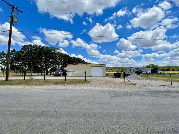 301 S Keller Road, Mineral Wells, TX 76067