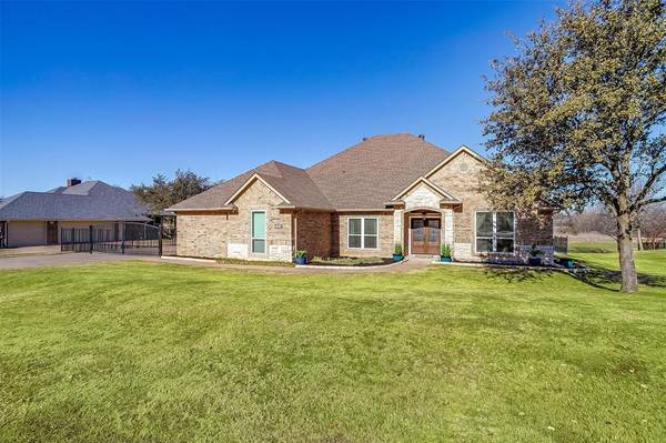 703 Country Club Drive, Joshua, TX 76058