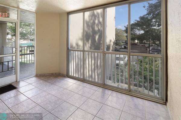 Tamarac, FL 33321,9599 weldon  #201