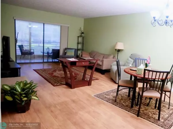 4940 E Sabal Palm Blvd  #202, Tamarac, FL 33319