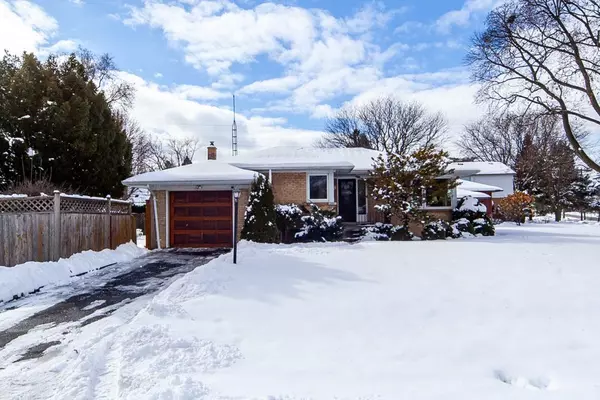 34 Appledale RD, Toronto W08, ON M9B 5G4